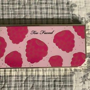 Too Faced Razzle Dazzle Berry eye shadow palette